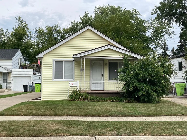 101 E Harwood Ave — Photo 3