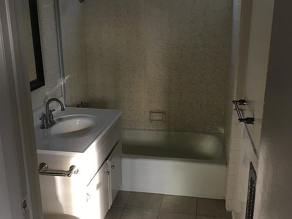 3rd image of 418 Manhattan Ave