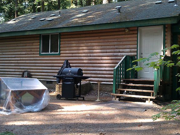 Backyard, 2 outbuildings