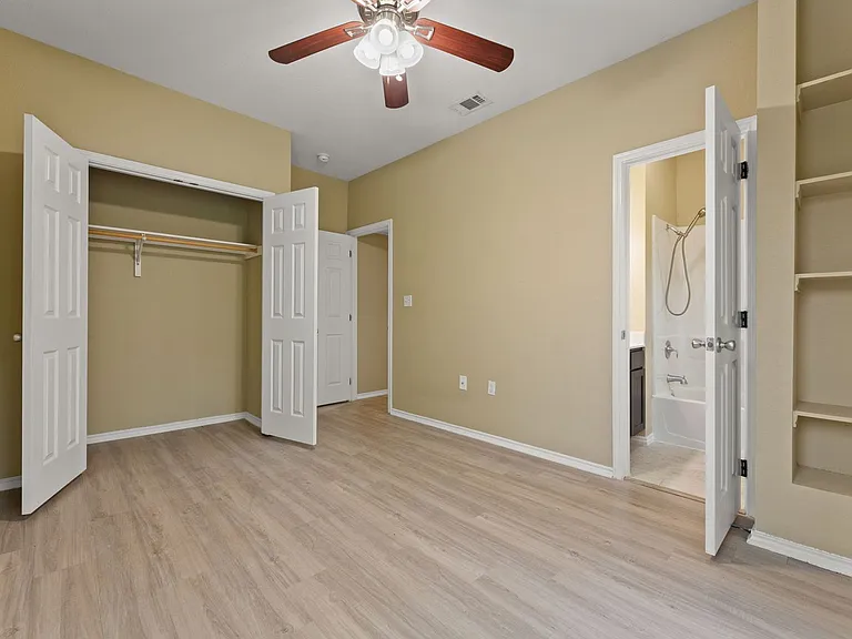 Stone Hill Apartments — Photo 33