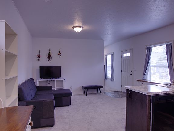4th image of 1500 N Angel St W #31