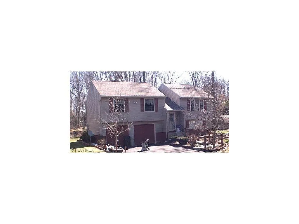 7600 Raglan Dr NE photo 1