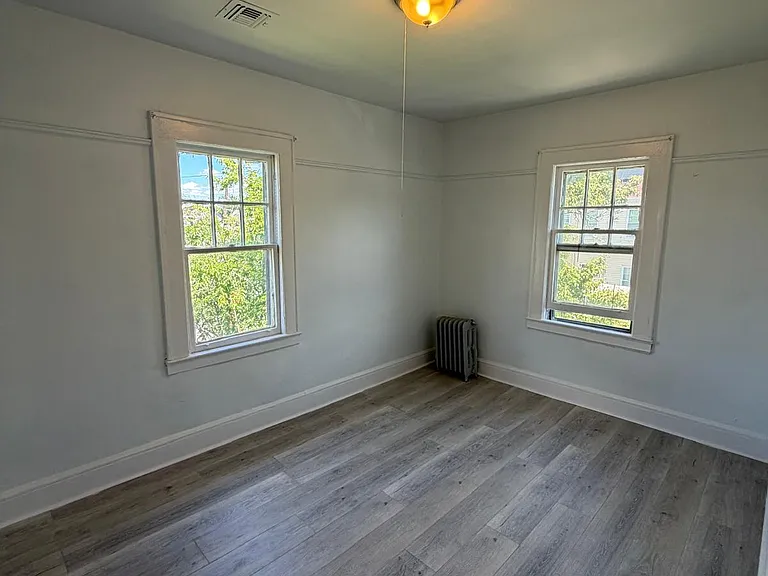714 Chandler Ave — Photo 2