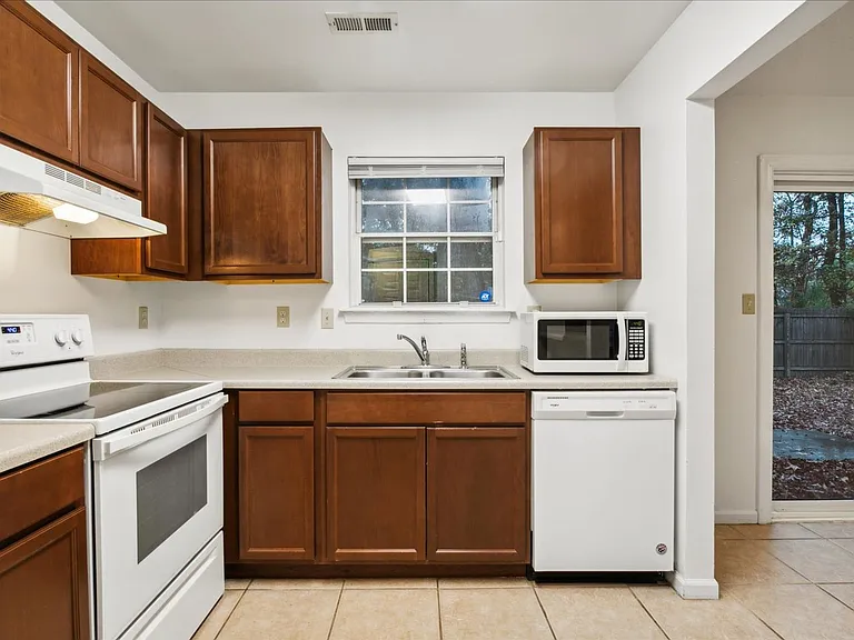 215 Old Bridge Ct — Photo 7