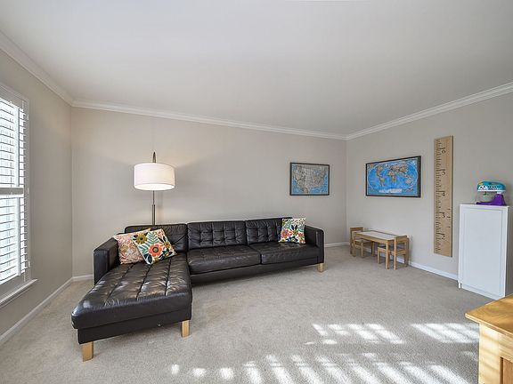 3rd image of 676 E Thornwood Dr