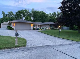 1040 Fernshire Dr, Dayton, OH 45459