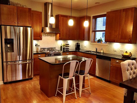 2nd image of 1048 N Paulina St APT 2