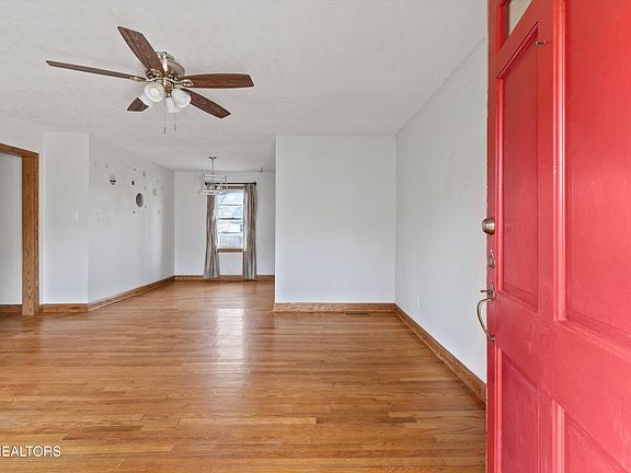 5th image of 2121 Adair Dr