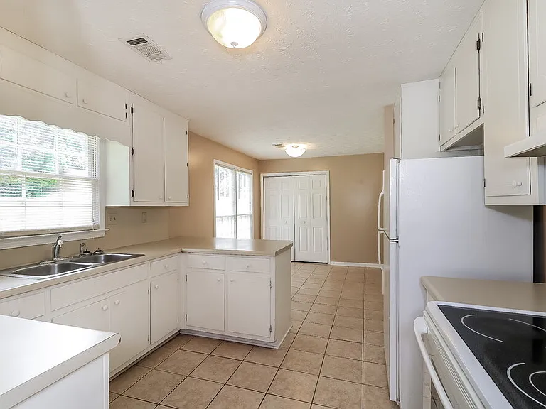 3935 Willowmeade Dr — Photo 15
