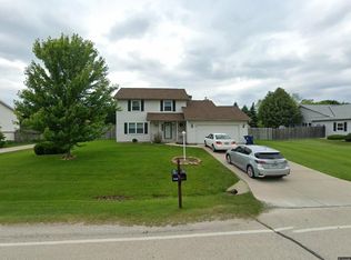 10115 S Hampton Dr, Oak Creek, WI 53154