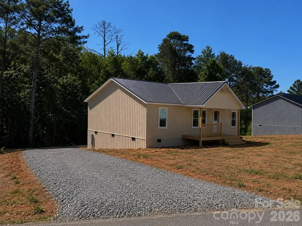 2033 Bailey Dr, Hickory, NC 28601