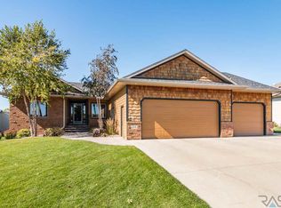 103 N Country Club Ave, Brandon, SD 57005