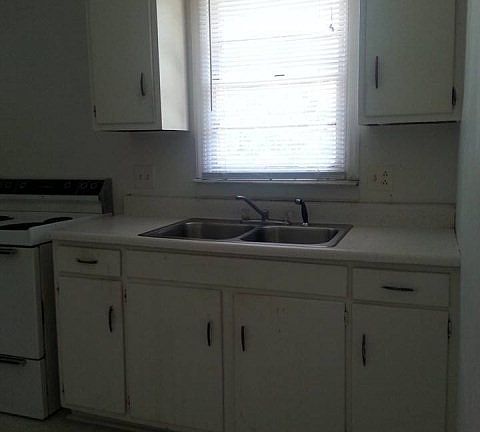 3rd image of 334 Franklin St