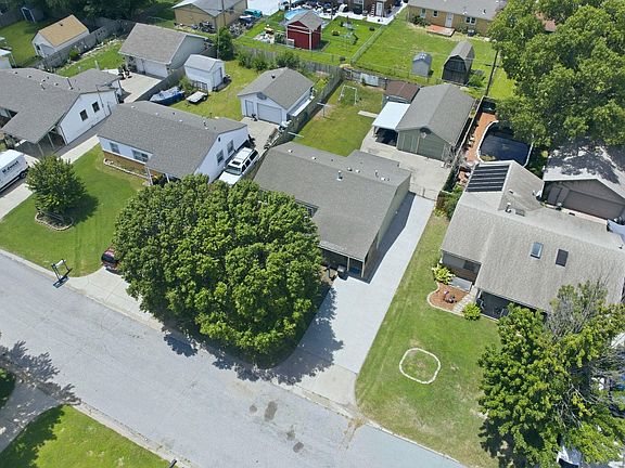 2nd image of 113 S Sunnyside Rd