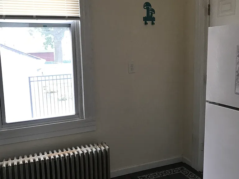 304 S Pacific Ave #1B — Photo 3