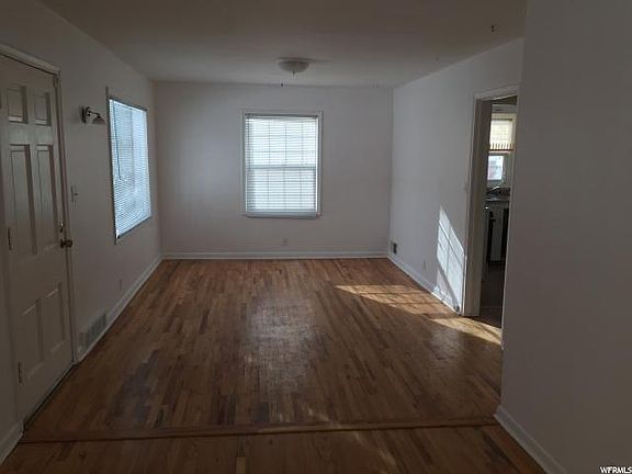 3rd image of 3185 E Marie Ave