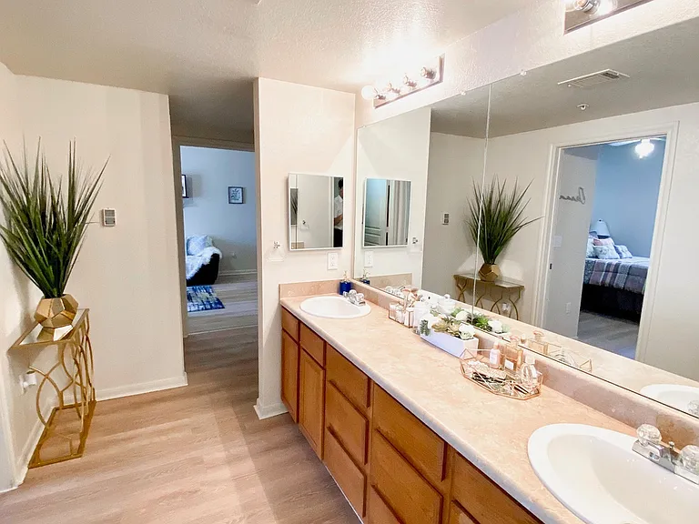4 Bedroom Vanity