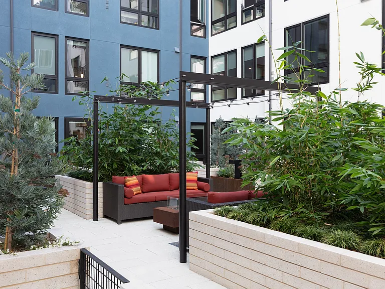 Axis Oakland — Photo 17