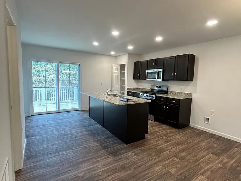 6 Meredith Way — Photo 3