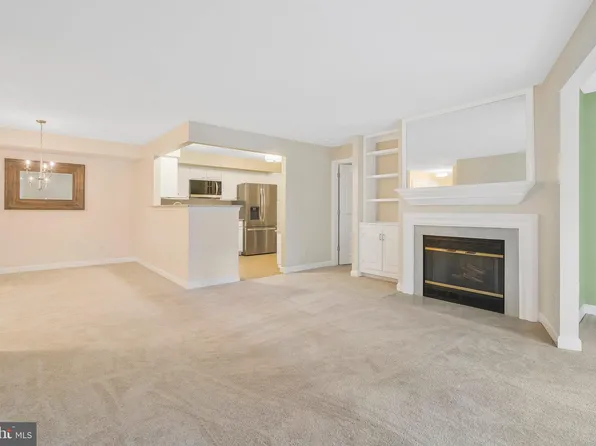 12003 Ridge Knoll Dr Unit 804B, Fairfax, VA 22033