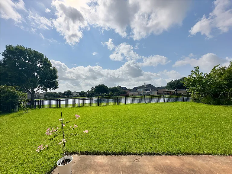 3819 Rivermoss Ln — Photo 16