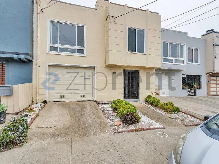 1714 44th Ave — Photo 2