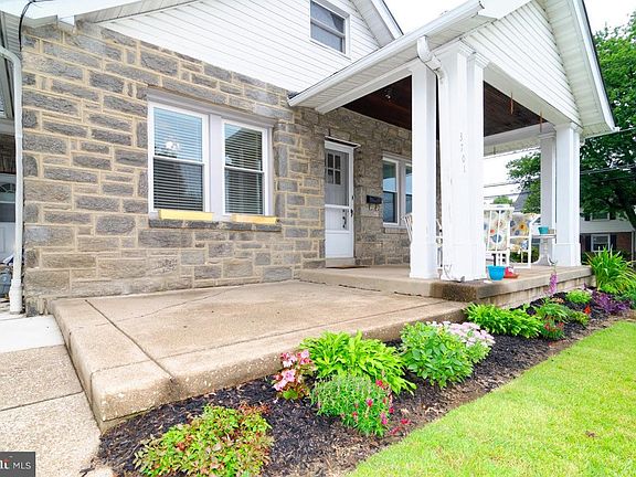 3rd image of 3701 Berry Ave