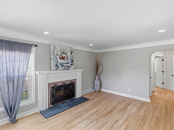 5th image of 21211 Newcastle Rd