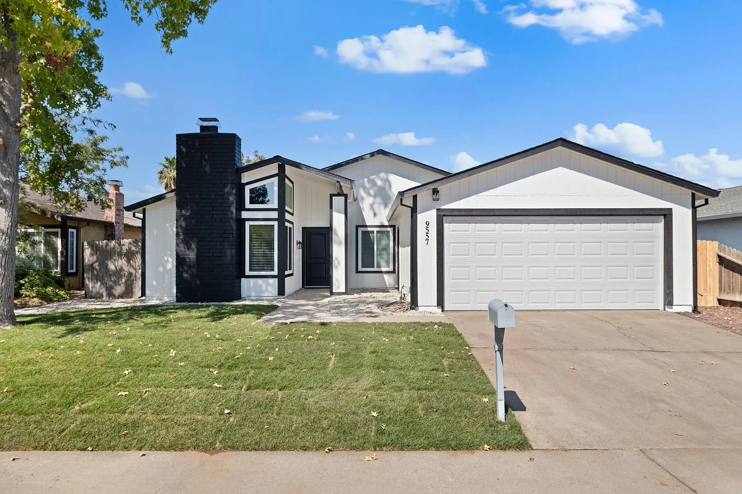 9557 Mirandy Dr photo 1