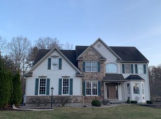 24 Tarragon Ter, Halfmoon, NY 12065