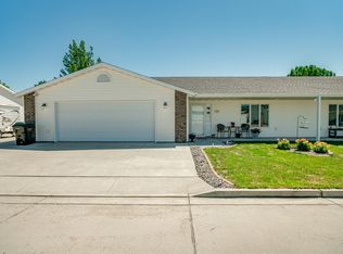 1141 Lakota Ln, Bismarck, ND 58504