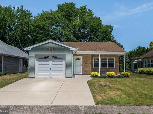 5 Dartmoor Pl, Southampton, NJ 08088