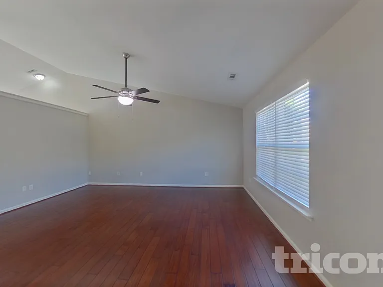 519 Barn Swallow Dr — Photo 2