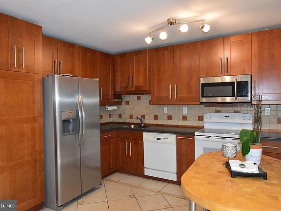 5th image of 8520 Southlawn Ct
