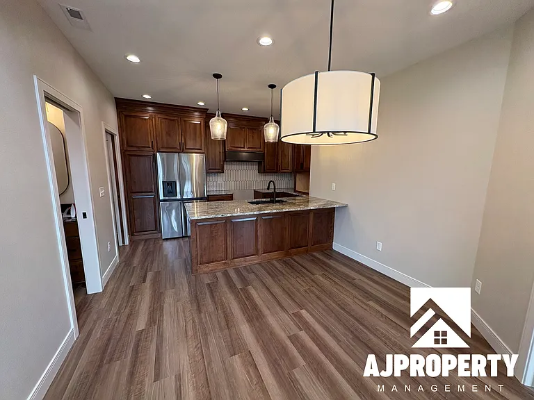 8607 W Shoreline Pl — Photo 3