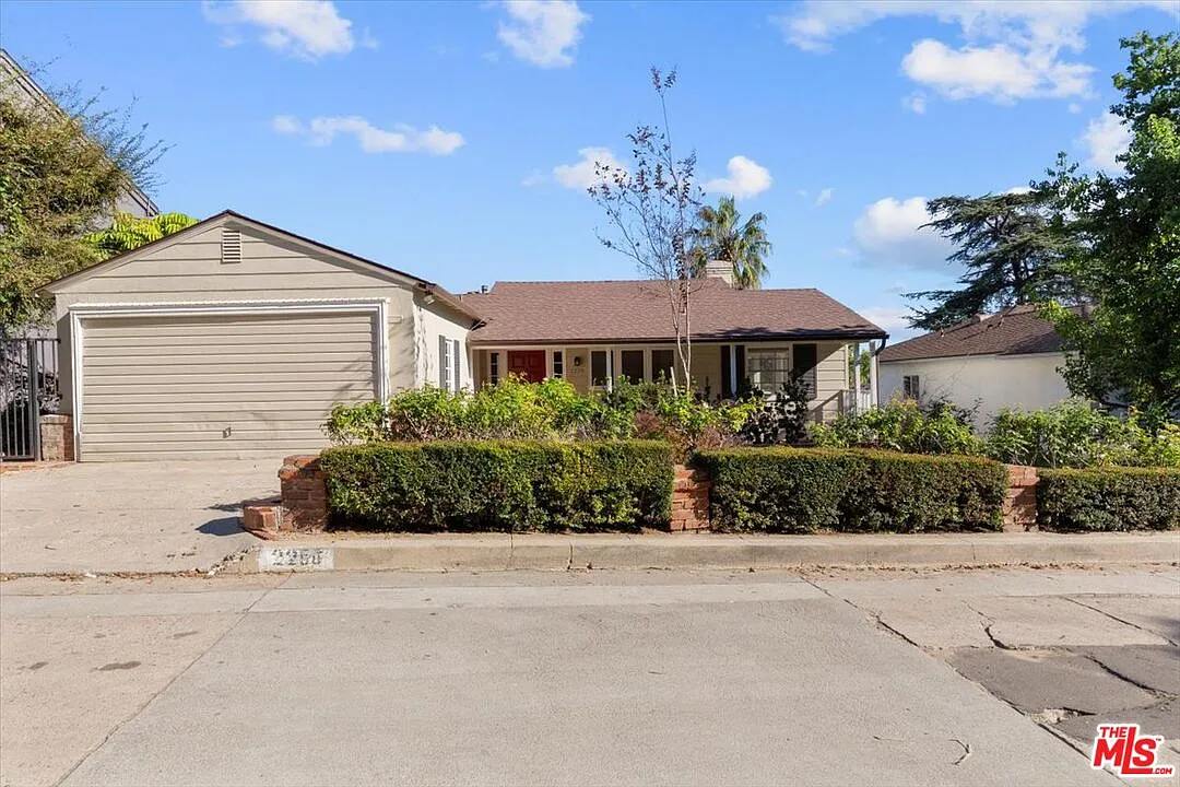 Building Photo - 2258 Moreno Dr