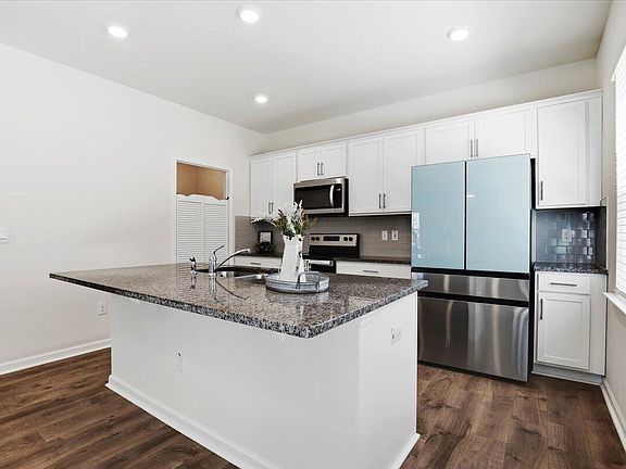 5th image of 276 Eason Farm Dr