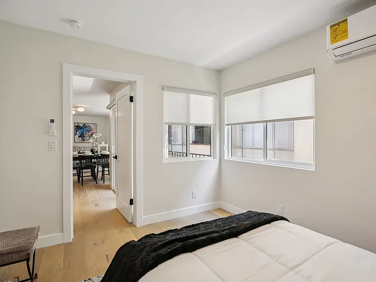 1824 Fairburn Ave — Photo 10