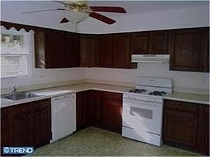 3rd image of 922 Delmont Dr