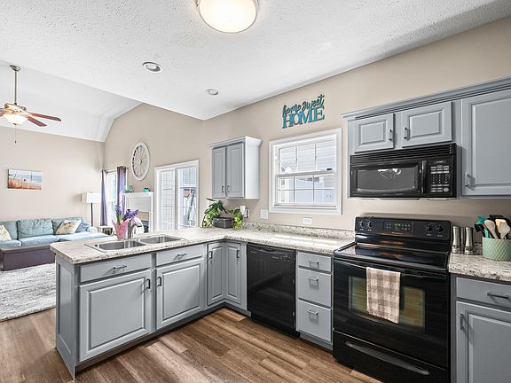 5th image of 3737 Meadow Ridge Ln