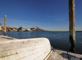 100 Baker Ct, Island Park, NY 11558