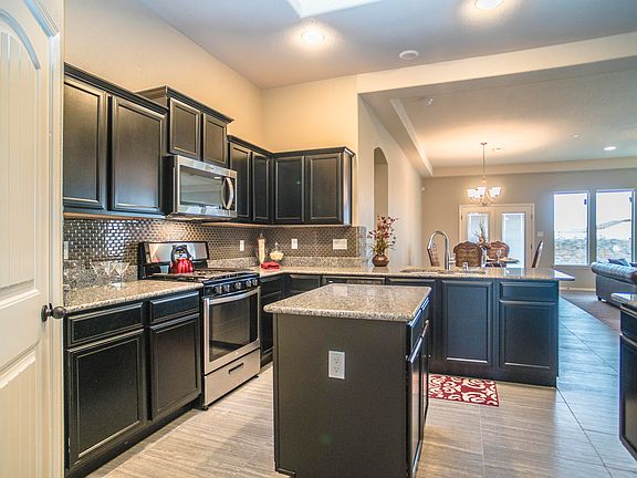 5th image of 301 S Manzanita Dr