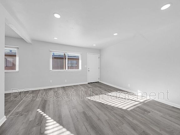 4th image of 359 S 29th St