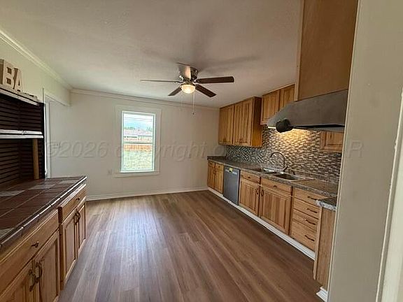 4th image of 1912 Hamilton St