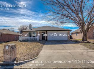 640 Oak View Ct, Azle, TX 76020