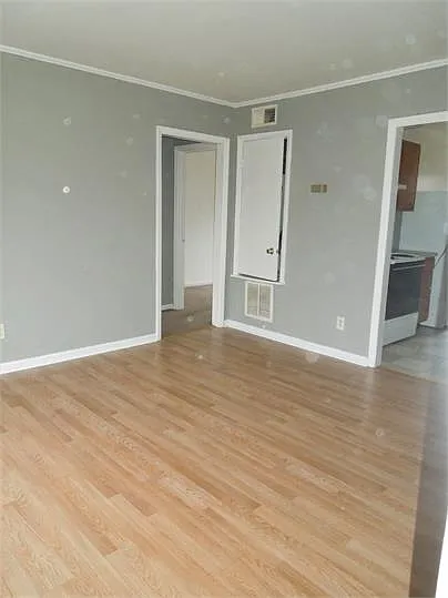 Building Photo - 1437 Landis Ave #5
