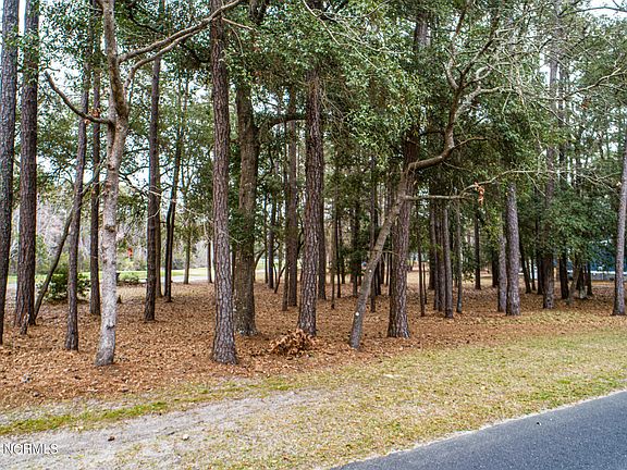 3rd image of 240 Clubhouse Drive SW
