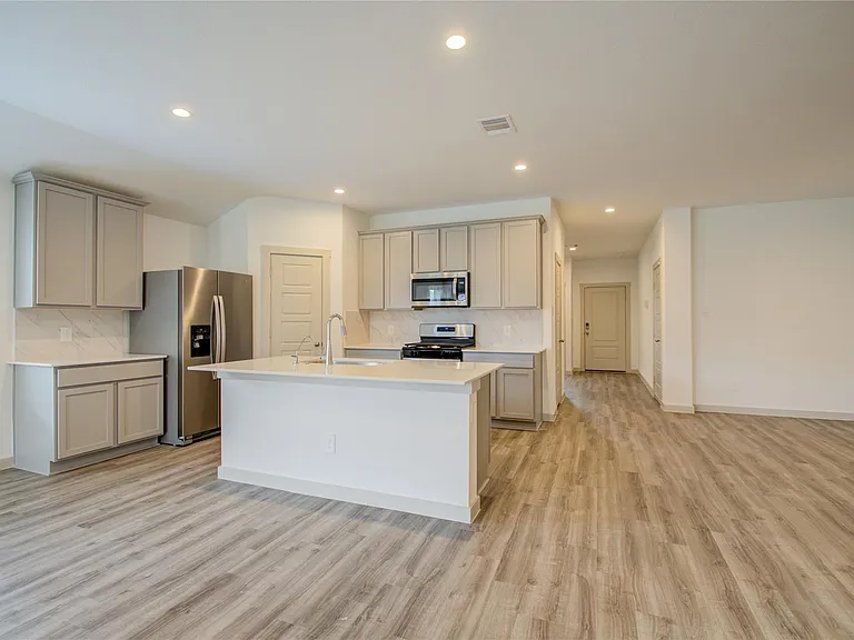 7911 Murciana Dr — Photo 14
