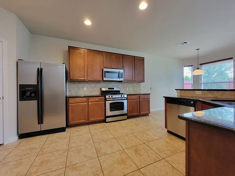 3430 Shiraz Loop — Photo 6