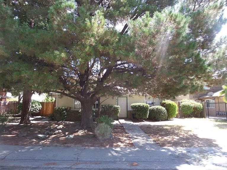 1st image of 818 Carro Dr